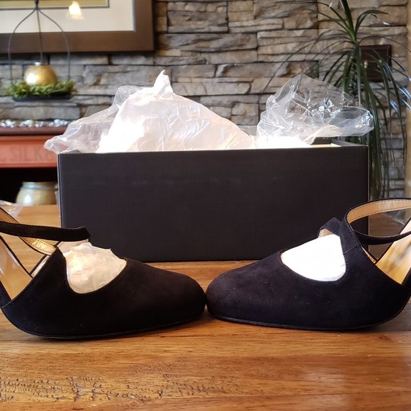 Talbots Elegant Black Suede Heels - Picture 10 of 11